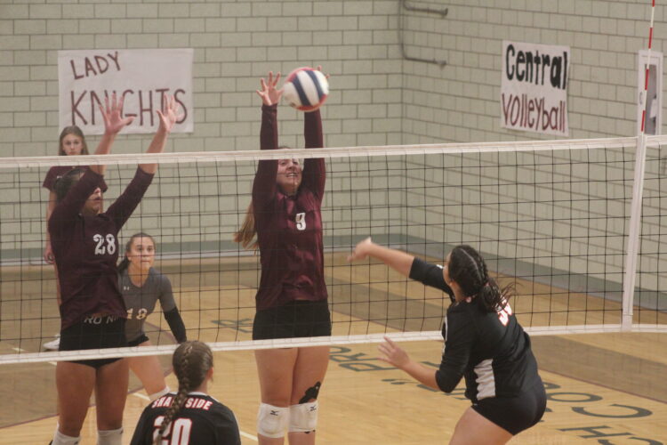 Maroon Knights Top Tigers